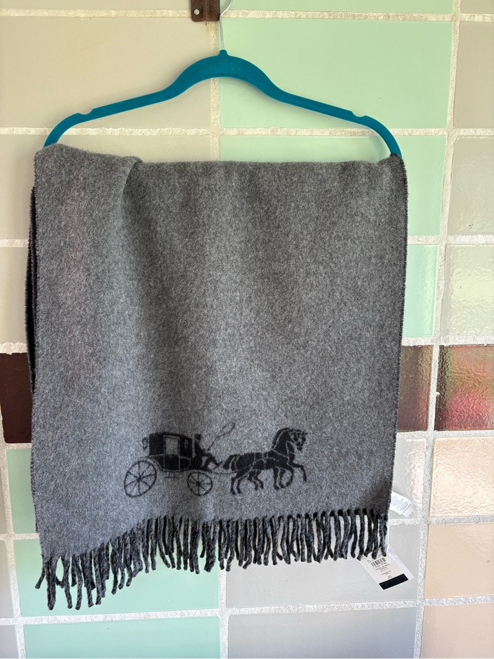 NWT 4622 Coach 💯 % Wool Gray Fringe Scarf with Carriage Motif